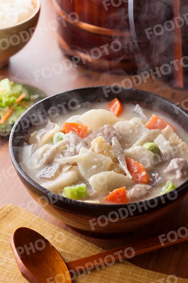 豚肉と根菜の粕汁