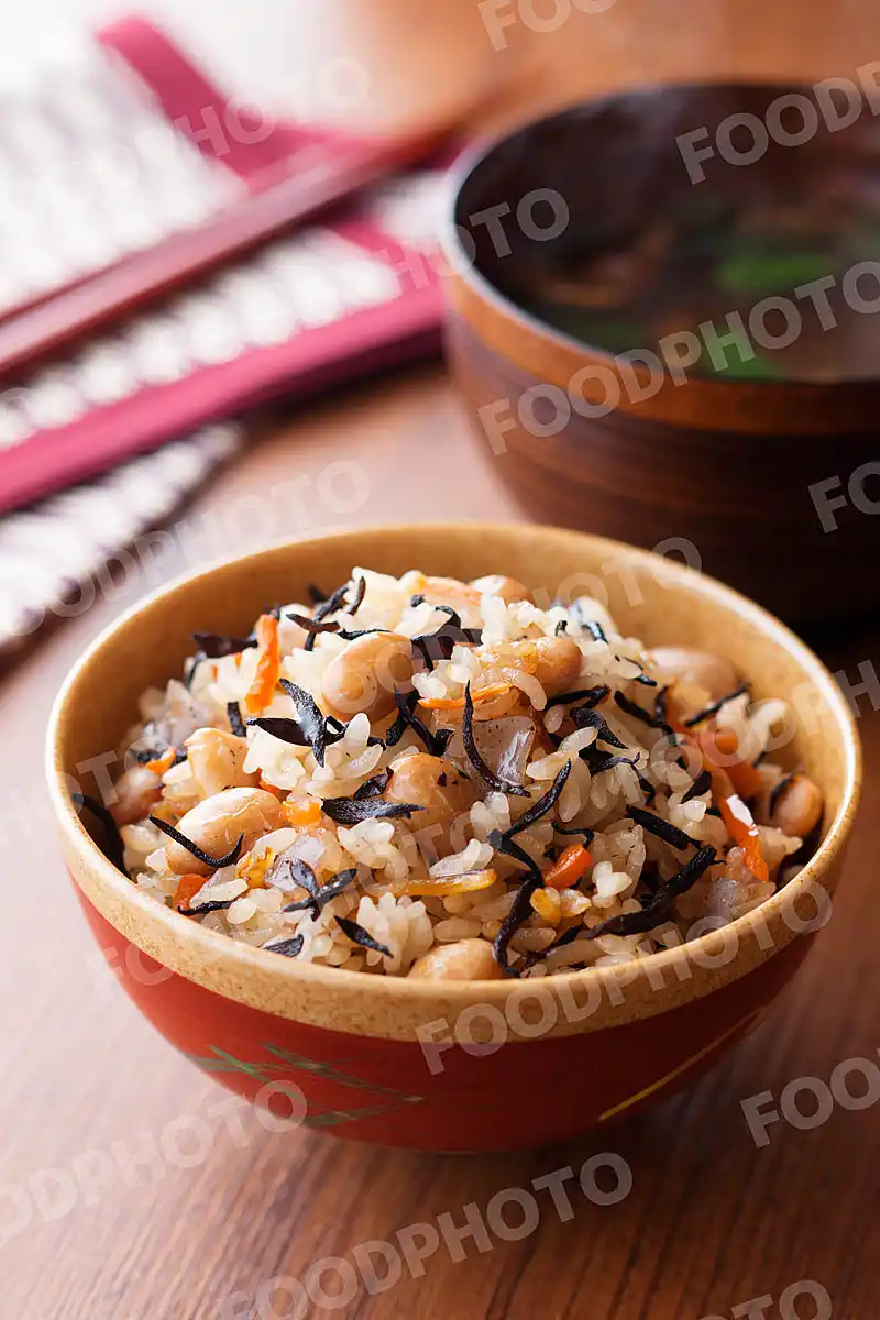 大豆とひじきの炊き込みご飯