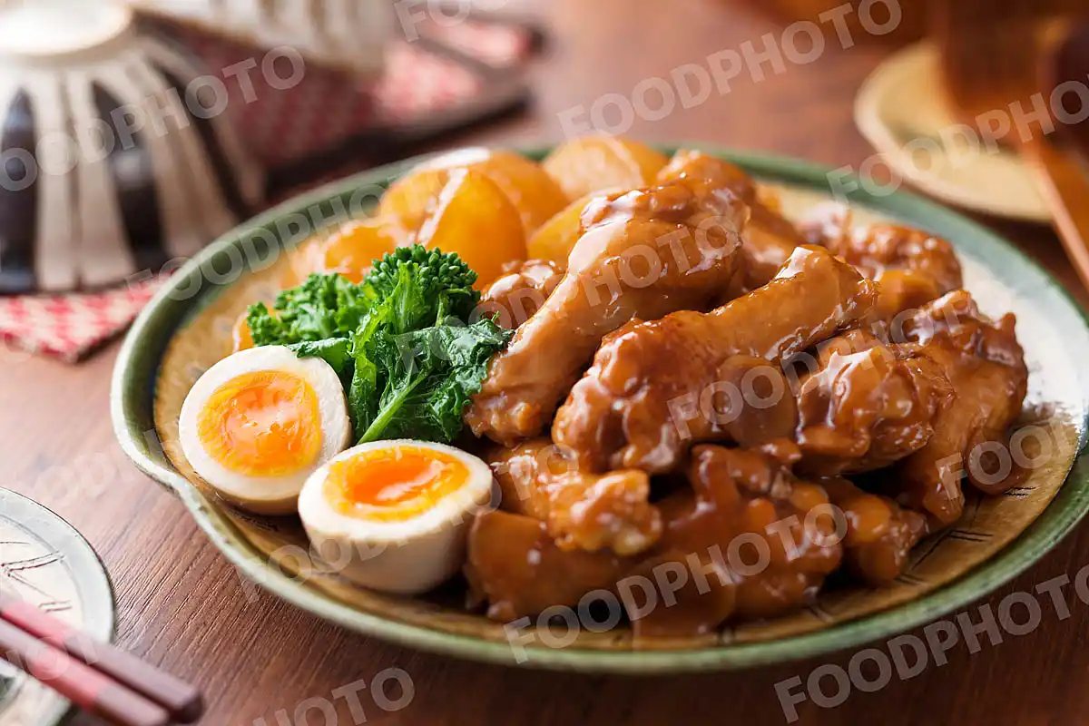 鶏手羽元と大根の煮物