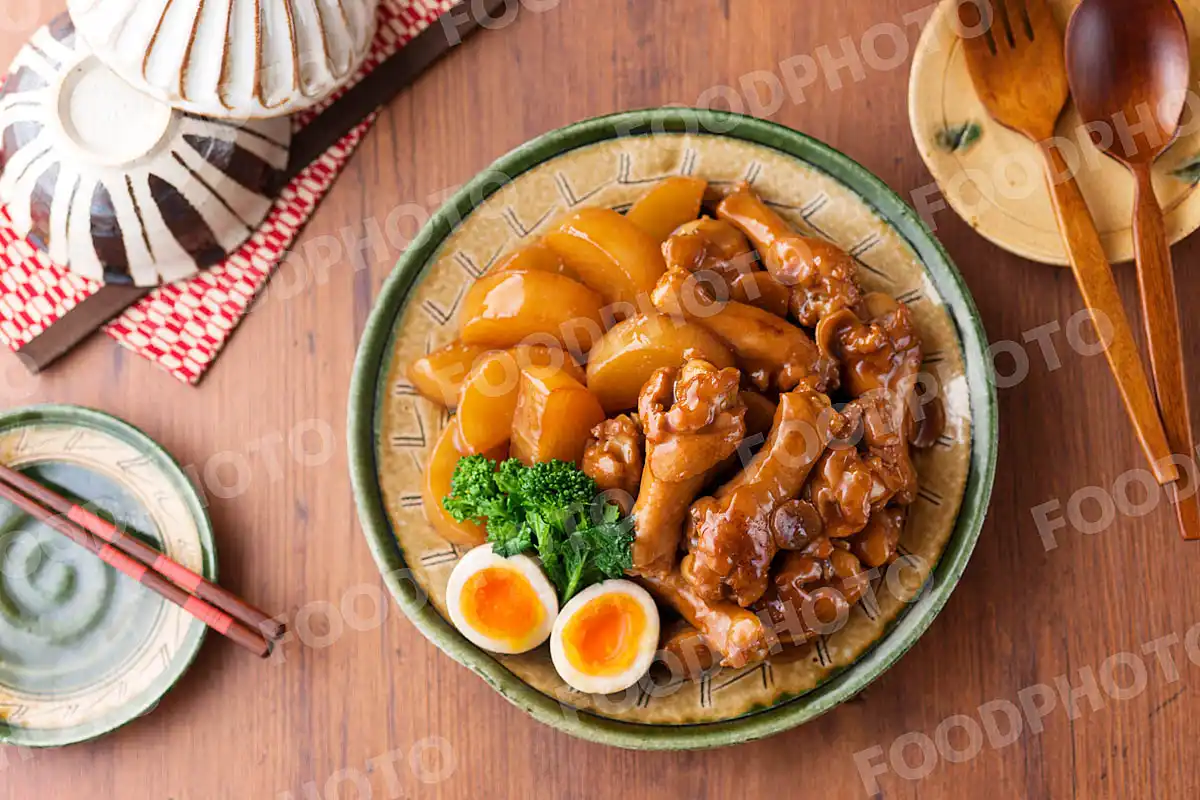 鶏手羽元と大根の煮物