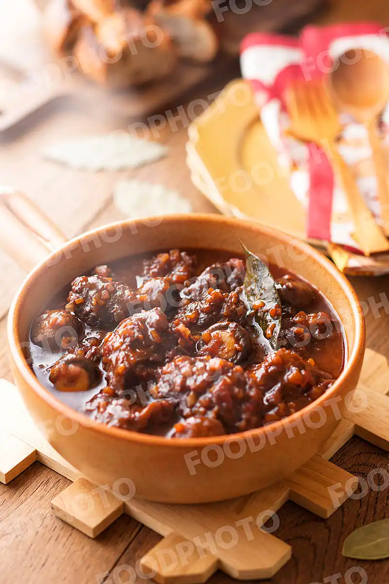 牛スネ肉の赤ワイン煮込み