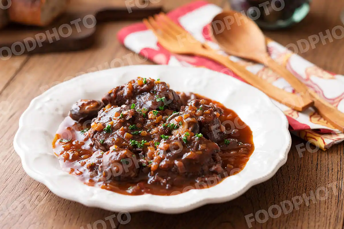 牛スネ肉の赤ワイン煮込み