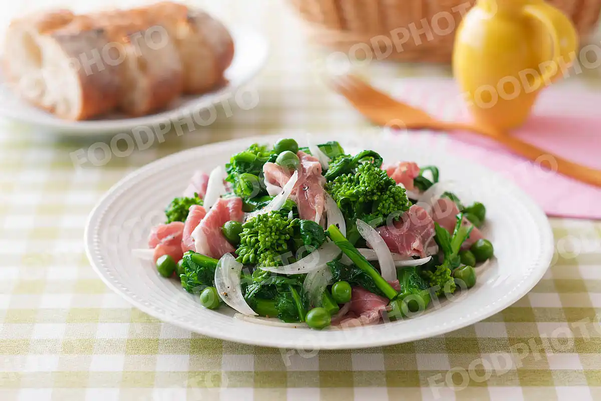 菜の花と新玉ねぎのサラダ