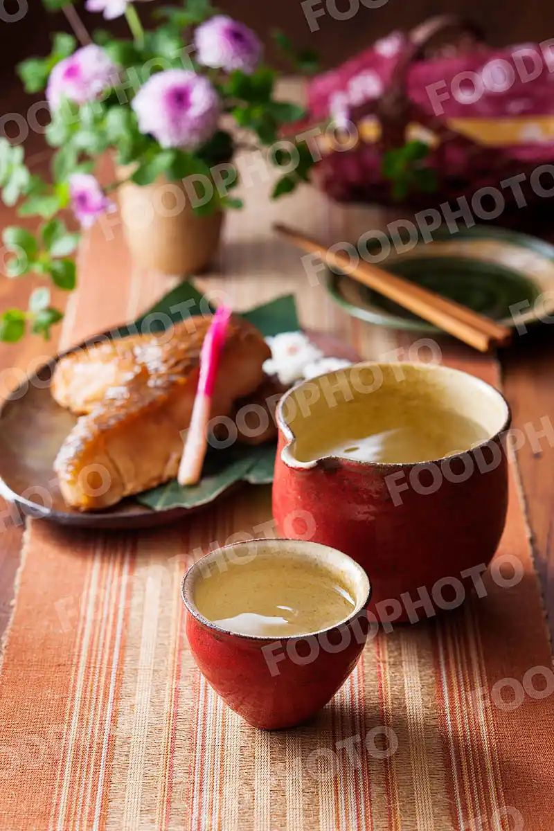 日本酒とカラスガレイの味噌漬け焼き