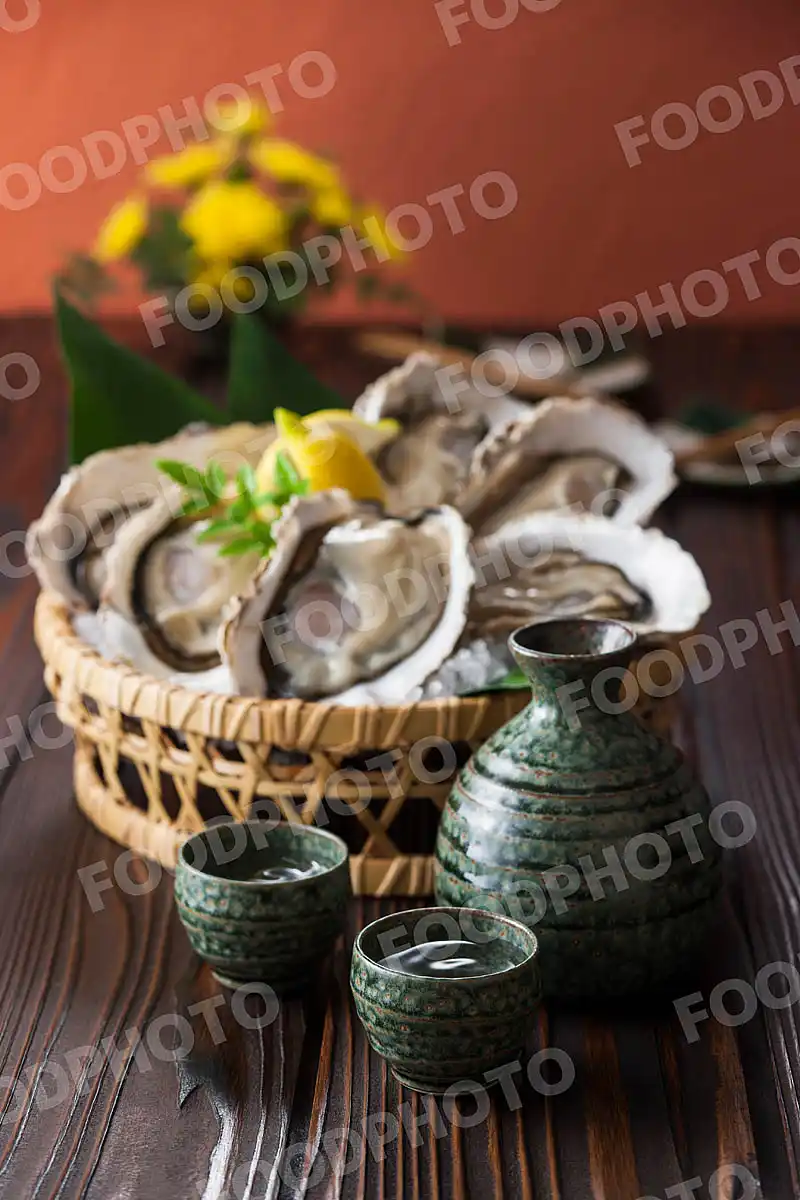 日本酒と生牡蠣