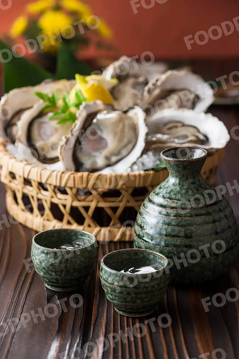 日本酒と生牡蠣