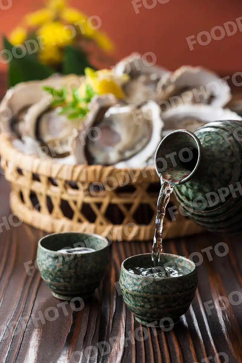 日本酒と生牡蠣