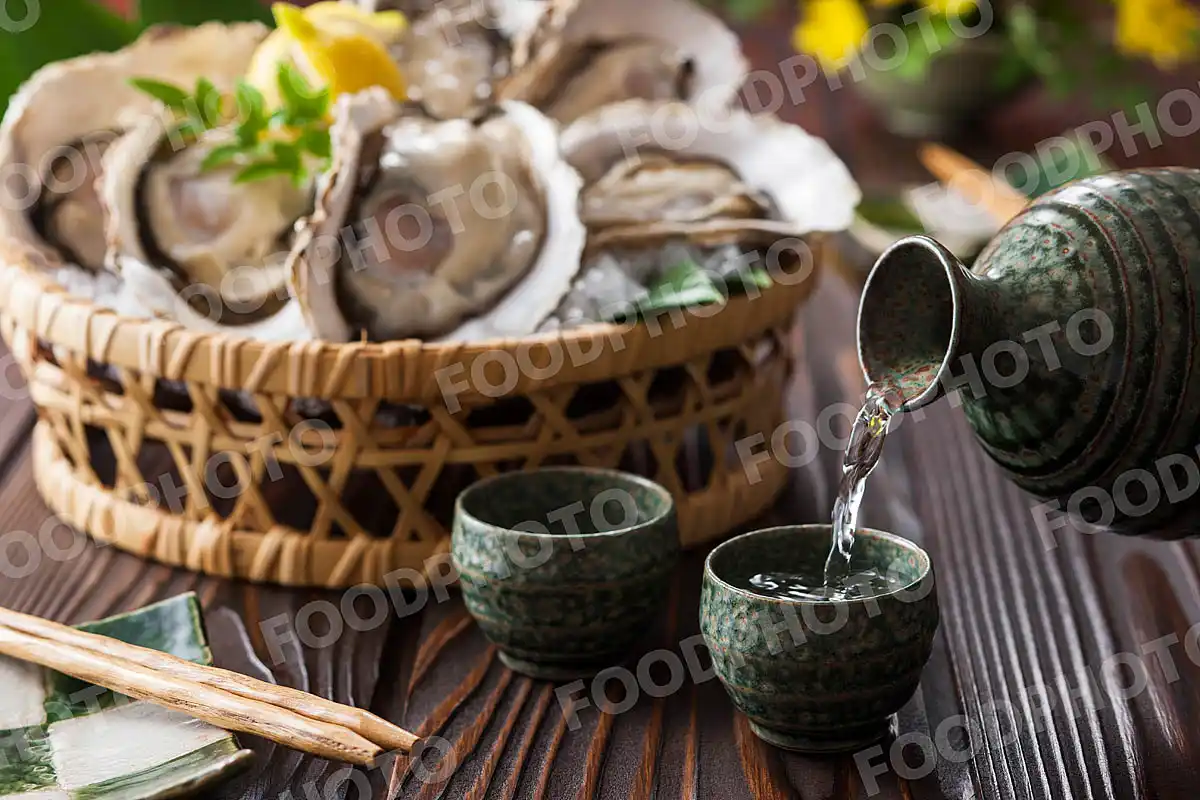 日本酒と生牡蠣