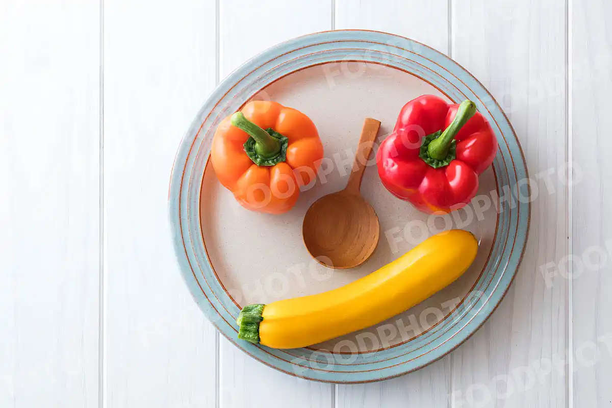 夏野菜の顔 / パプリカ・ズッキーニ