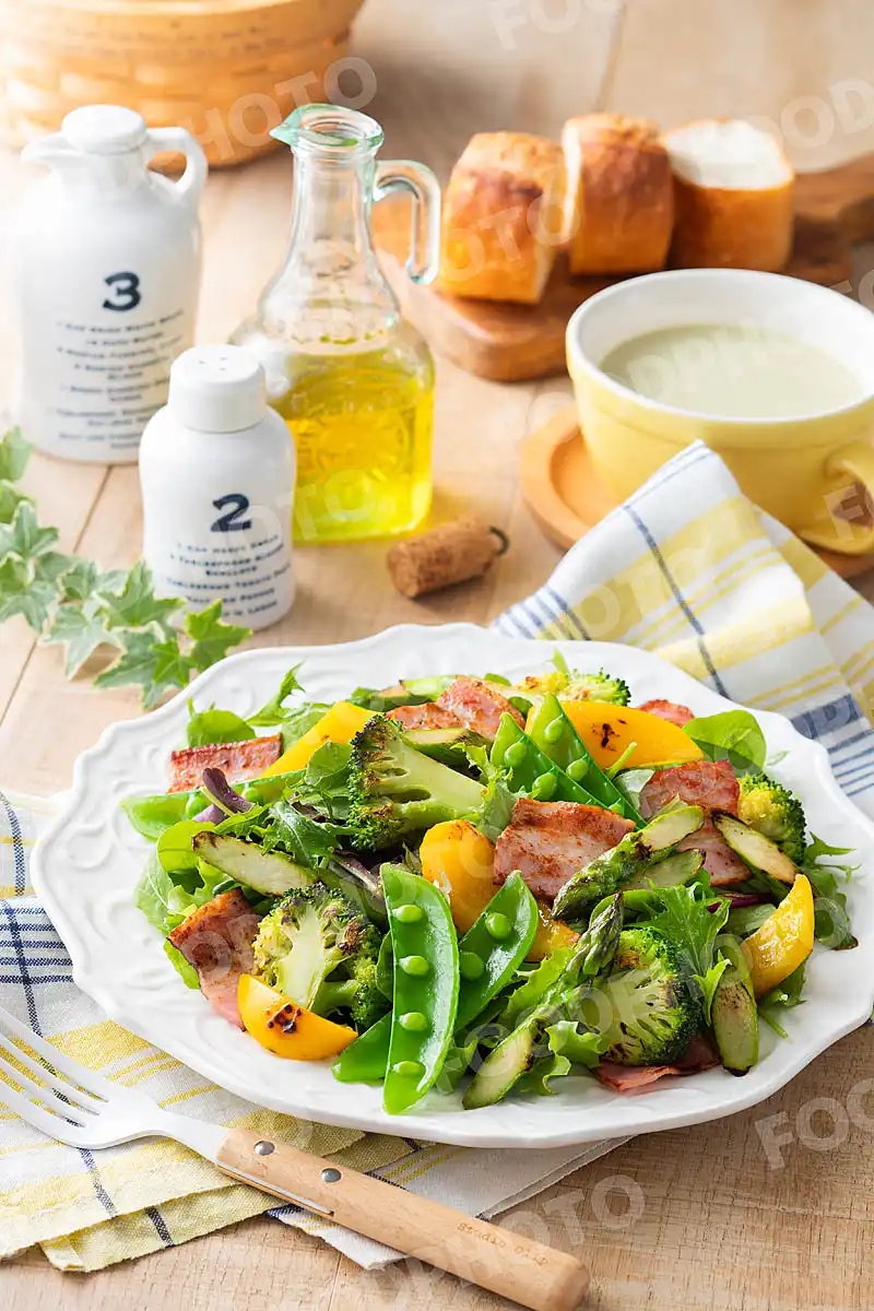 ブロッコリーとベーコンのグリルサラダ