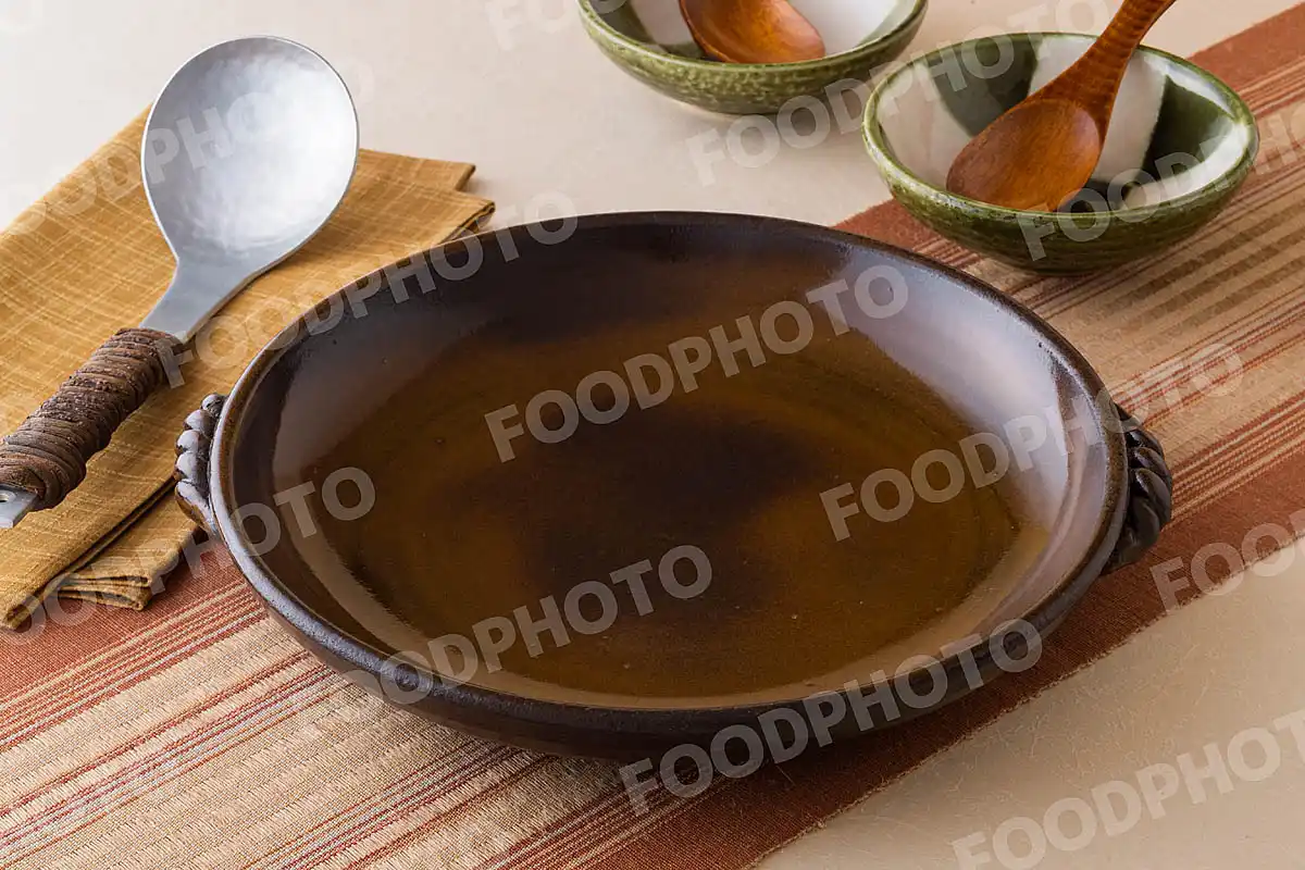 アルミのおたまと陶板鍋