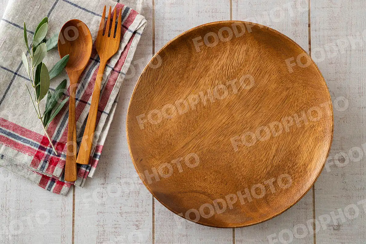 ナチュラルなウッドプレート