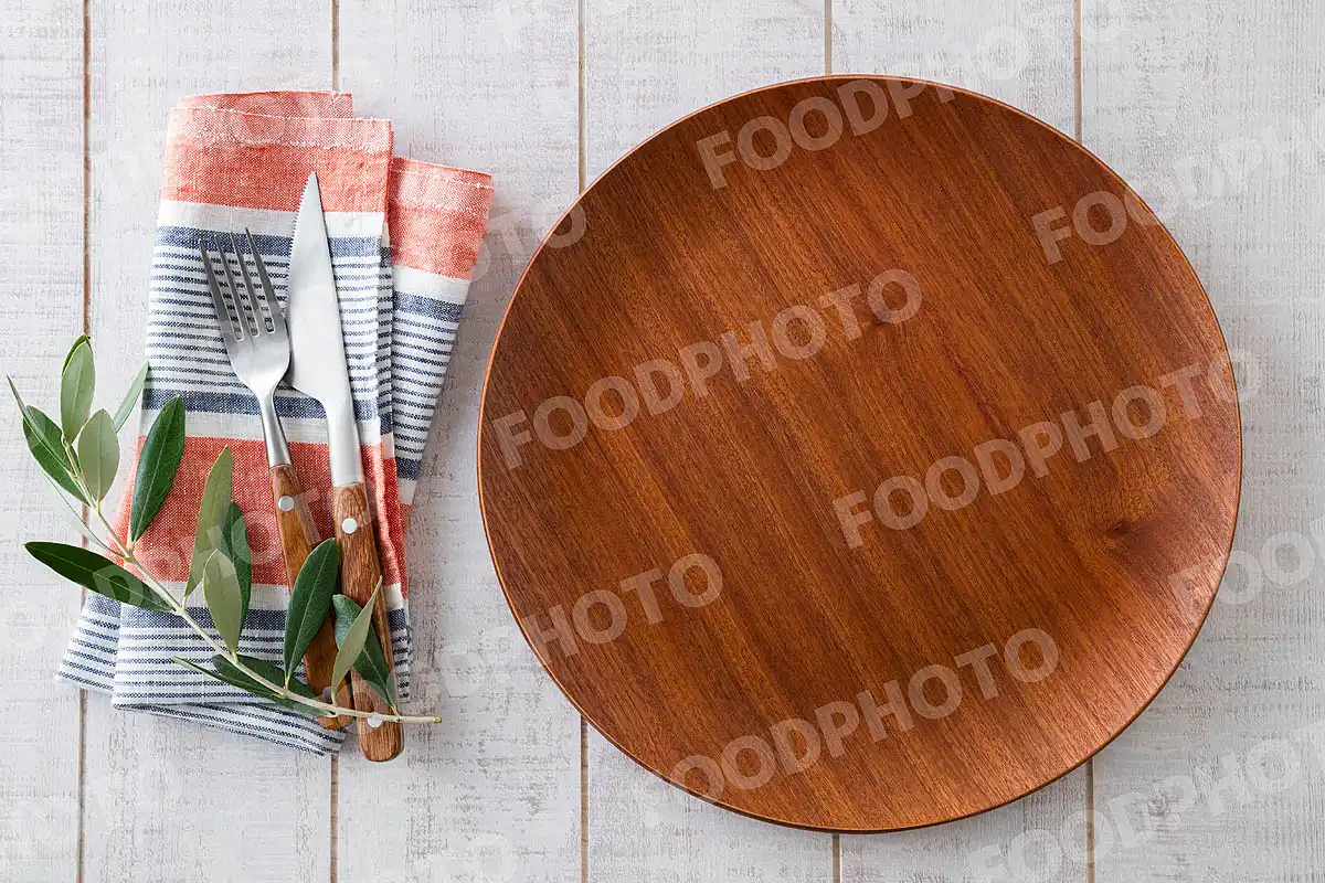 リッチな風合いのウッドプレート