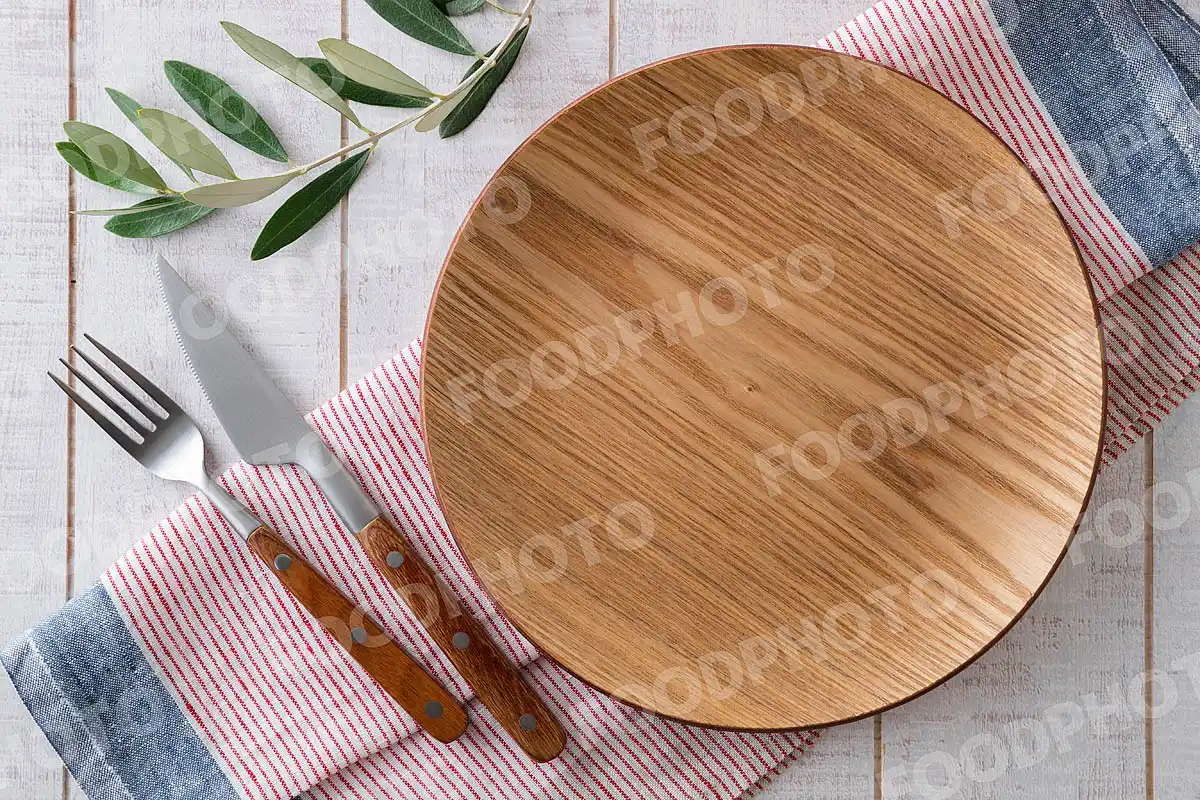 木目の表情が綺麗なウッドプレート