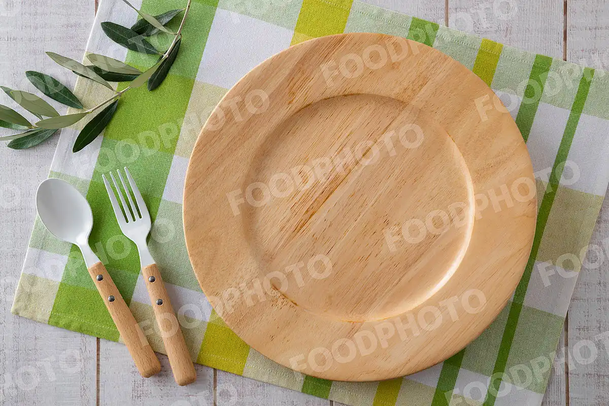 爽やかな風合いのウッドプレート