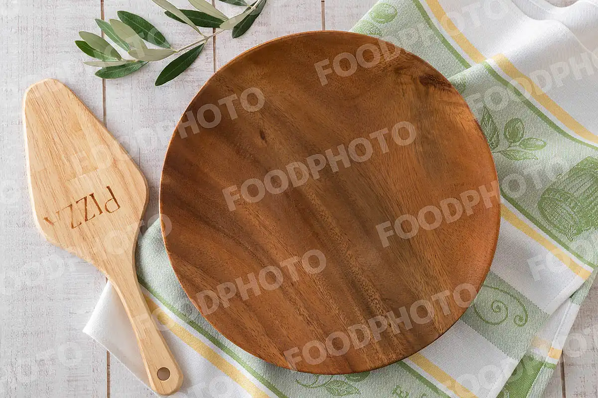 力強い木目のウッドプレート