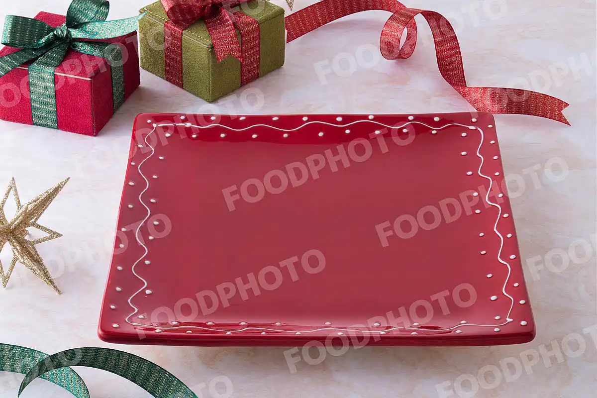 赤緑のリボンと赤いスクエアディナープレート