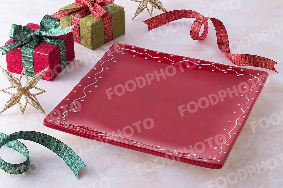 赤緑のリボンと赤いスクエアディナープレート