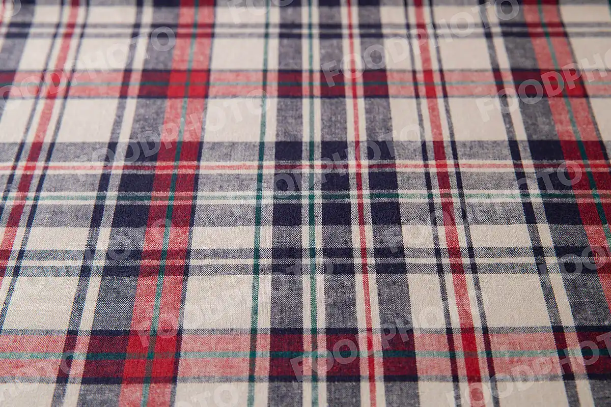 ネイビー・レッド・グリーン・ホワイト / チェック柄テーブルクロス。 