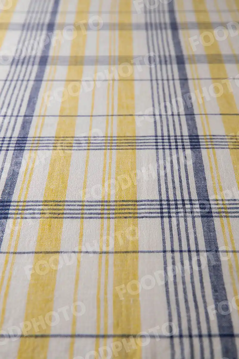ネイビー・イエロー・ホワイト  / チェック柄テーブルクロス。 