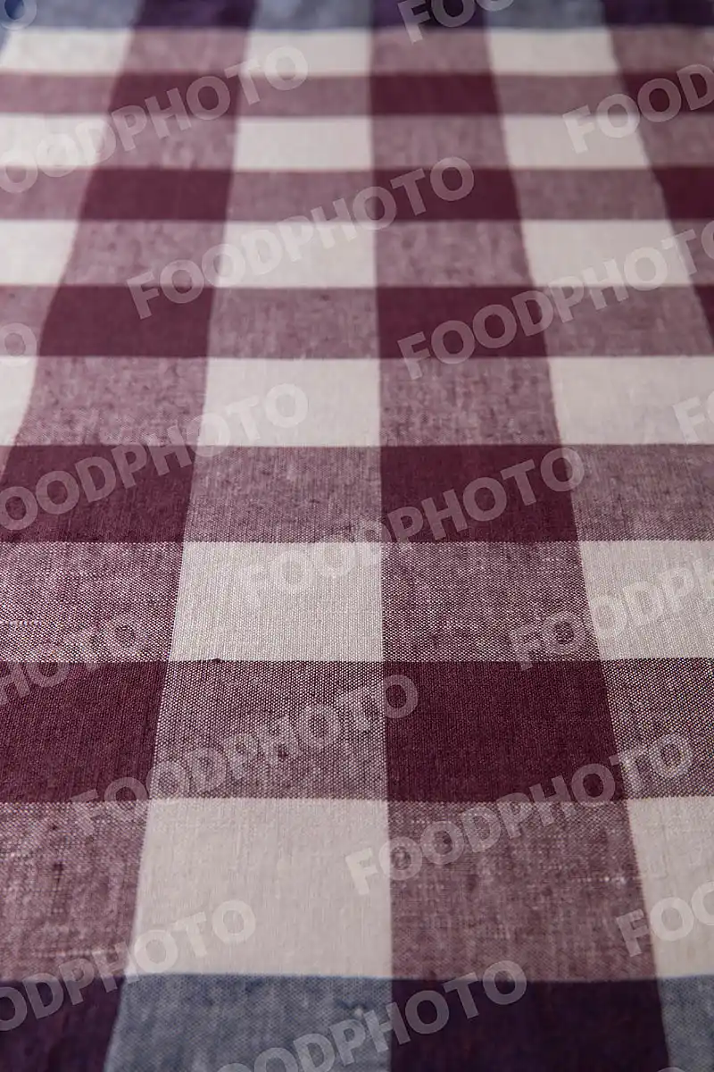 パープル・ホワイト / チェック柄テーブルクロス。 