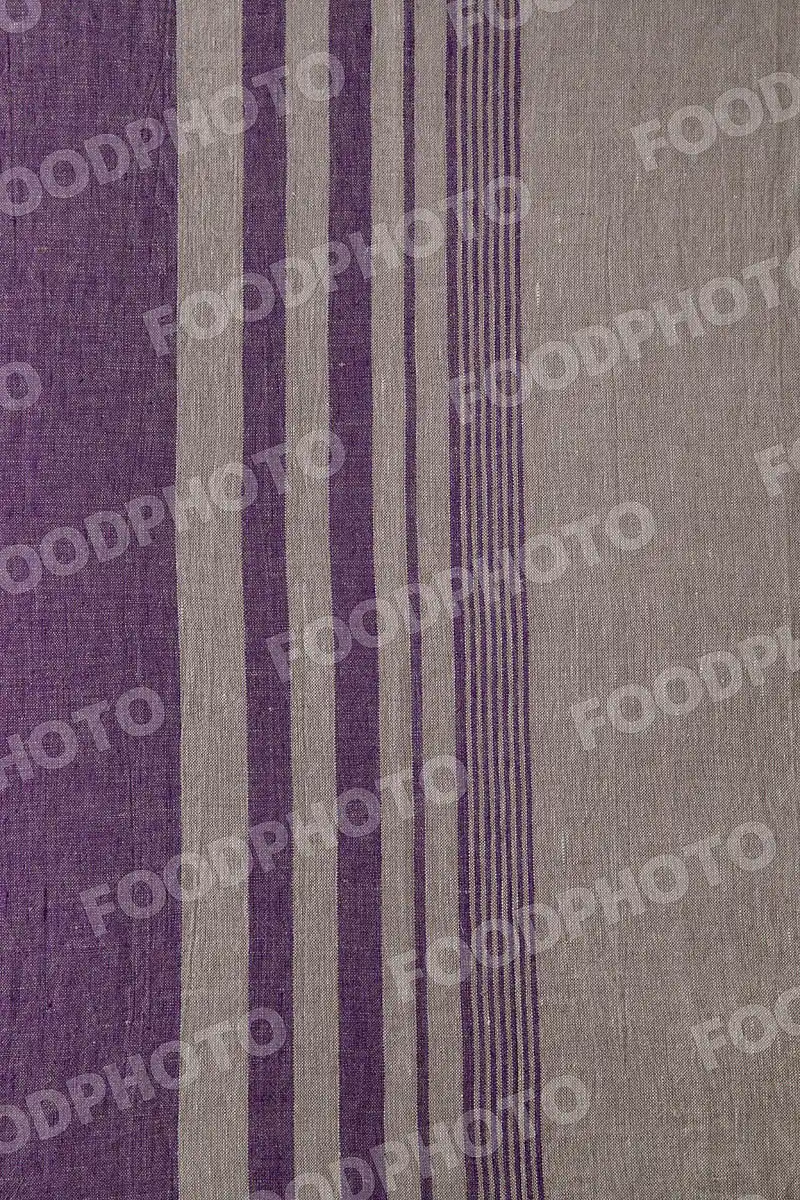 パープル・グレー / ストライプ柄テーブルクロス。 