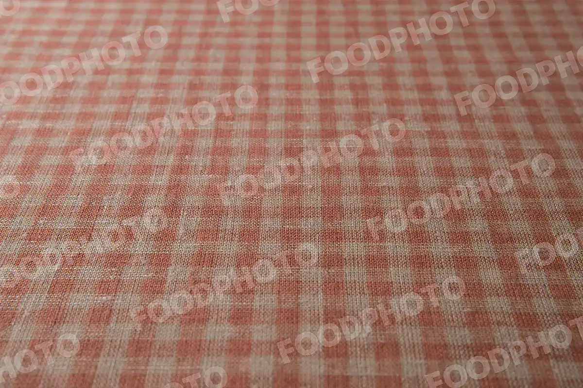 くすんだサーモン・くすんだベージュ / チェック柄テーブルクロス。 