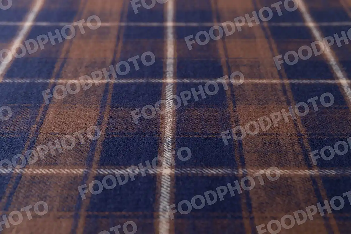 ネイビー・ブラウン・ホワイト / チェック柄テーブルクロス。 