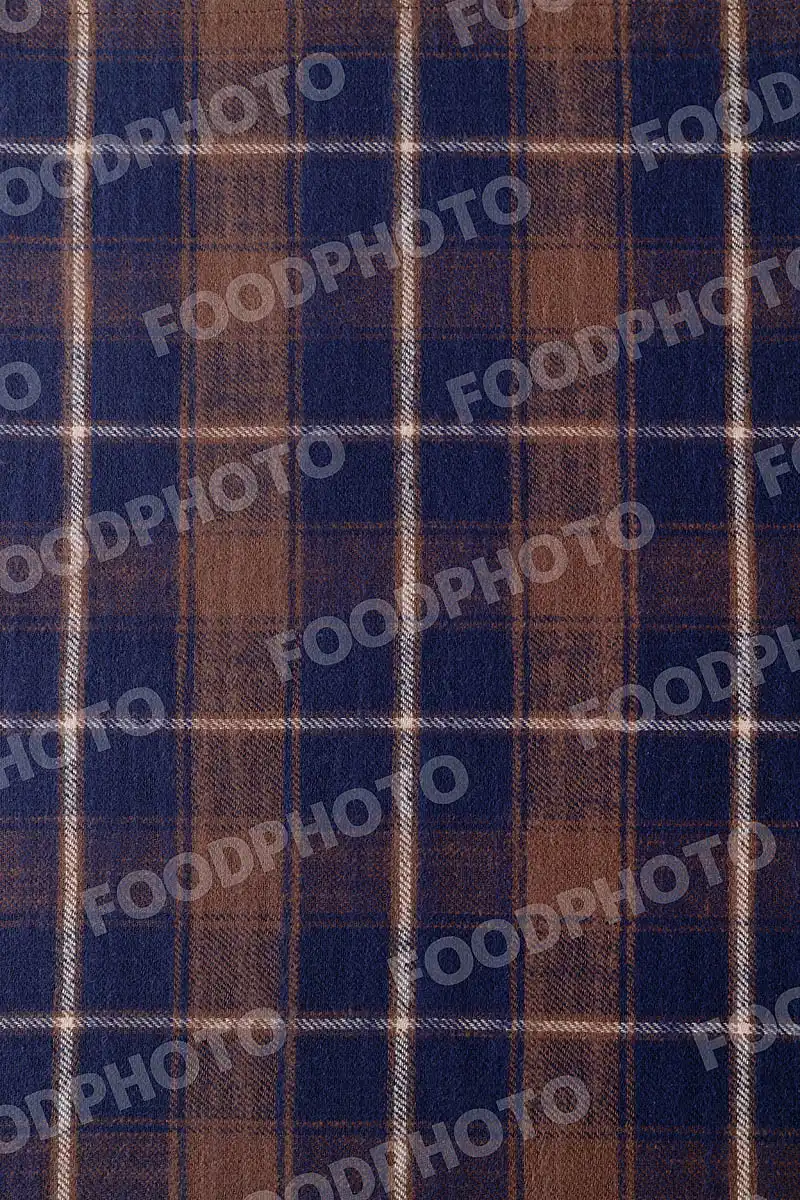 ネイビー・ブラウン・ホワイト / チェック柄テーブルクロス。 