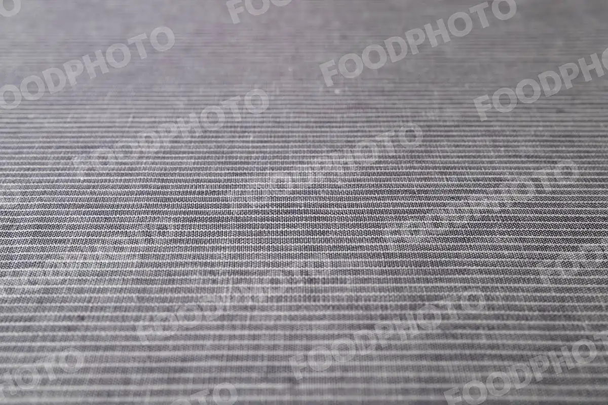 グレー・ホワイト / ボーダー柄テーブルクロス。 