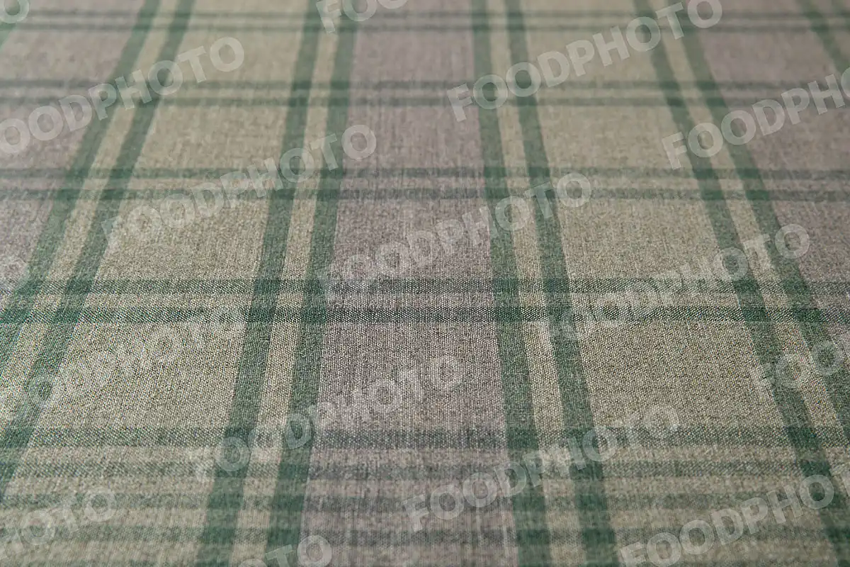 グリーン・ライトグリーン・グレー / チェック柄テーブルクロス。 