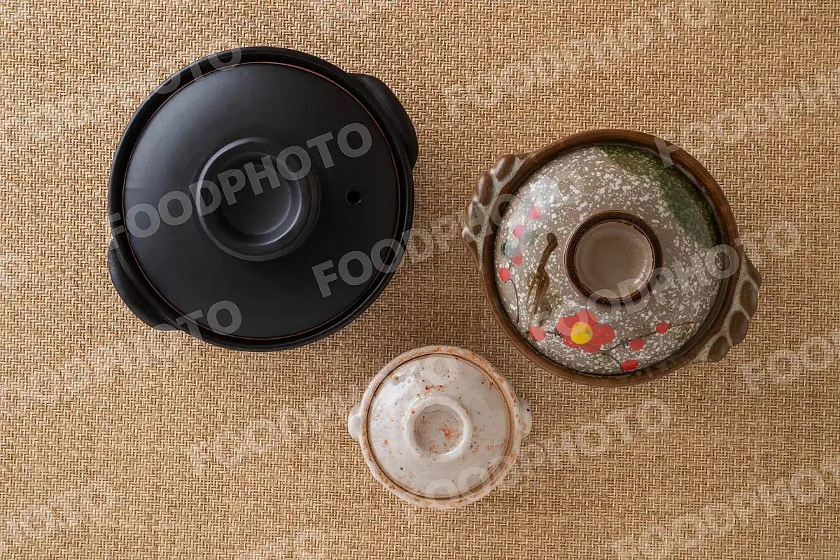 小さな土鍋3点 / 蓋閉