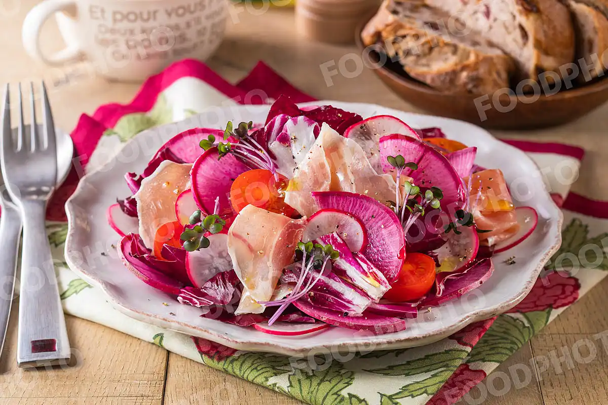 生ハムと紅だいこんのサラダ