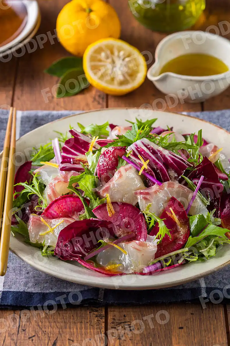 鯛と紅大根のサラダ 柚子ドレッシング仕上げ