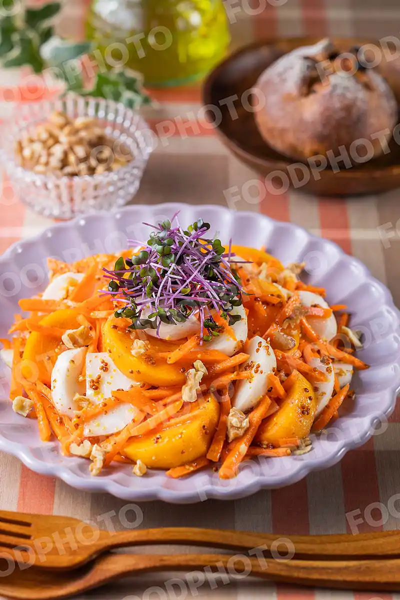  柿とかぶとにんじんのサラダ