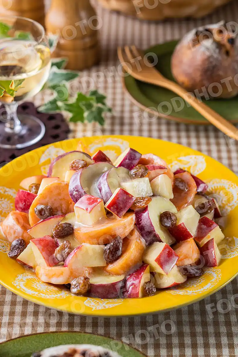 りんごと柿のヨーグルトサラダ