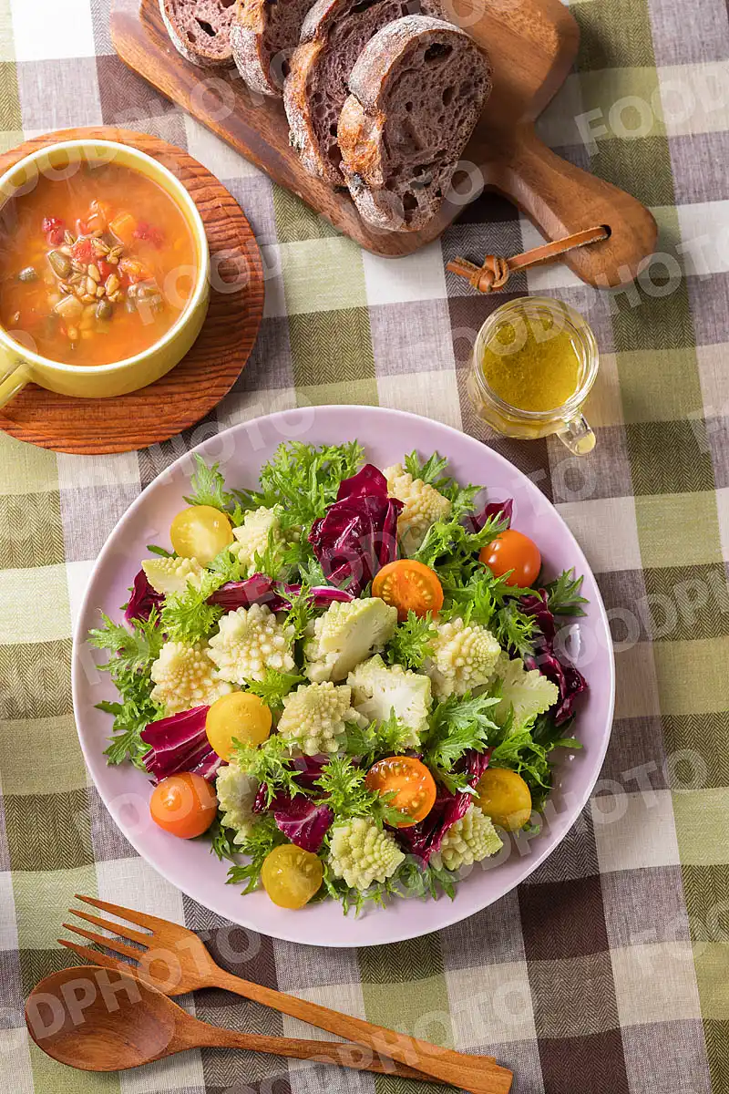  ロマネスコとミニトマトのサラダ 