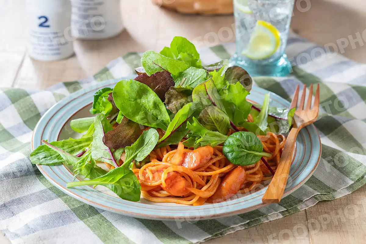 ベビーリーフたっぷりのナポリタン
