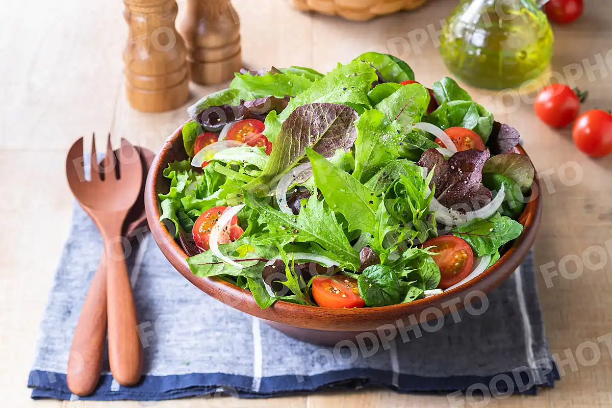 ベビーリーフたっぷりのサラダ