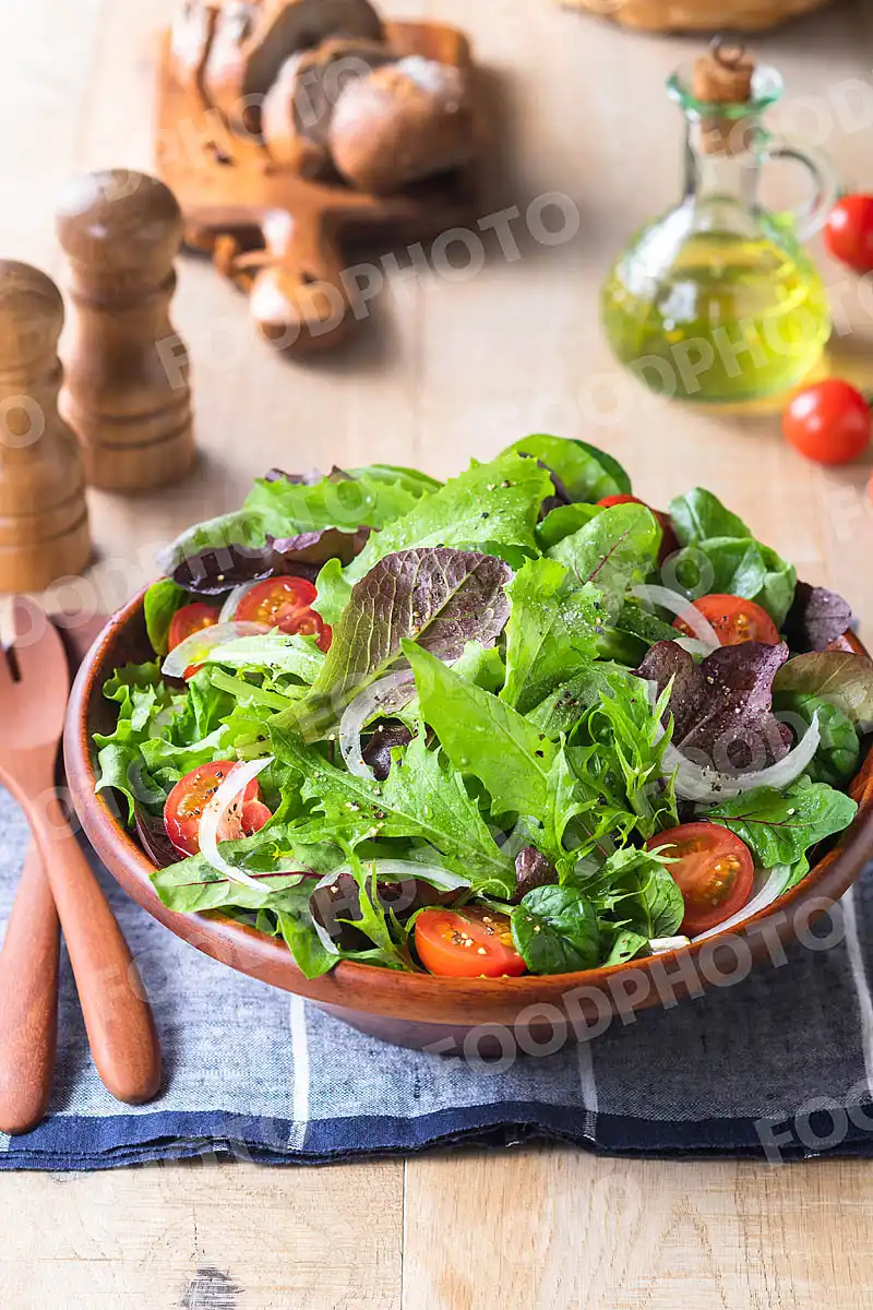 ベビーリーフたっぷりのサラダ