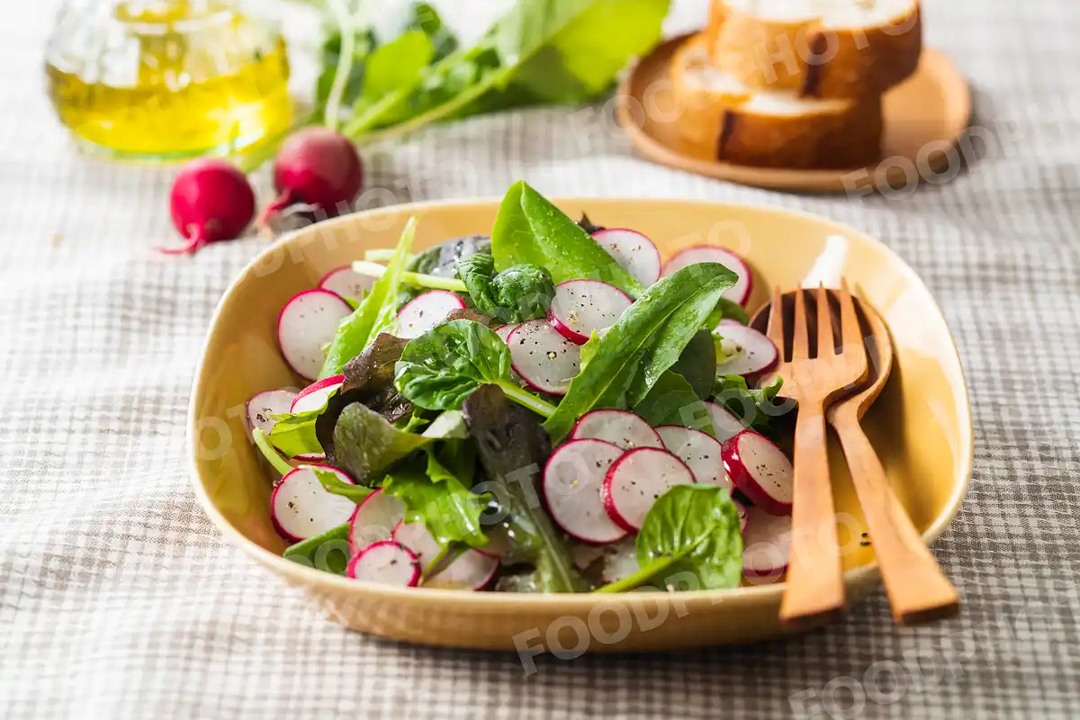 ラディッシュとベビーリーフのサラダ