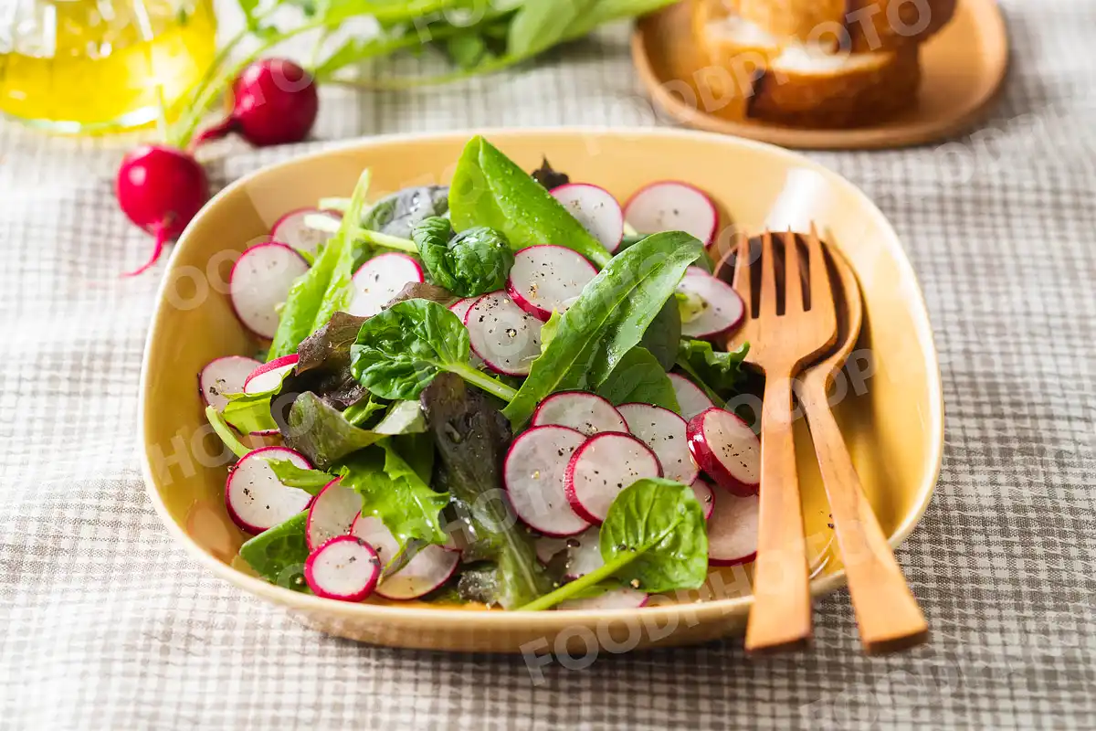 ラディッシュとベビーリーフのサラダ