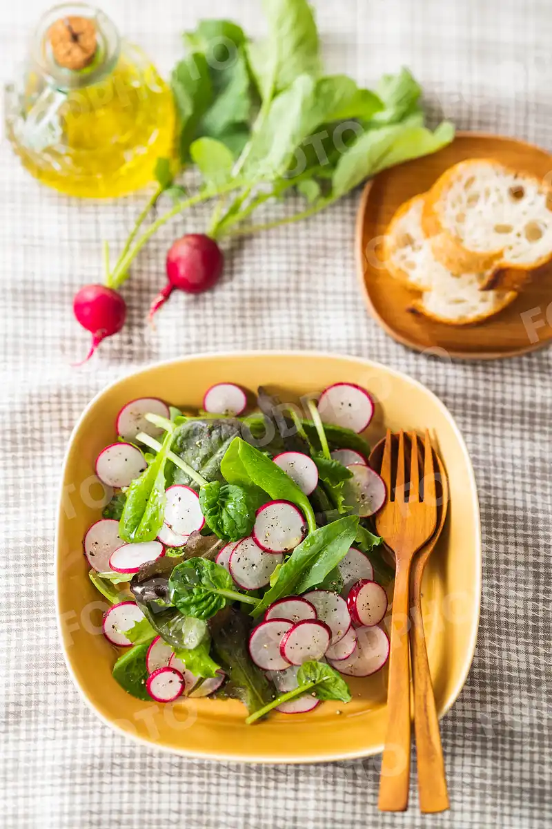 ラディッシュとベビーリーフのサラダ